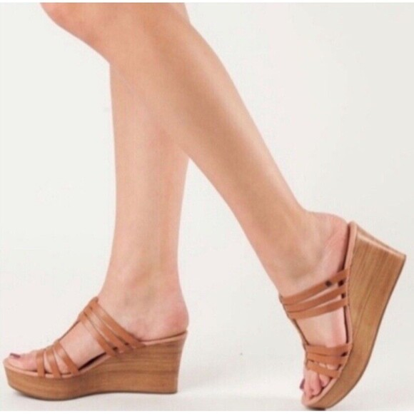 UGG Women’s Sandals Size 8 Mattie Wedge Platform Strappy Slip On Leather Tan - Picture 1 of 11